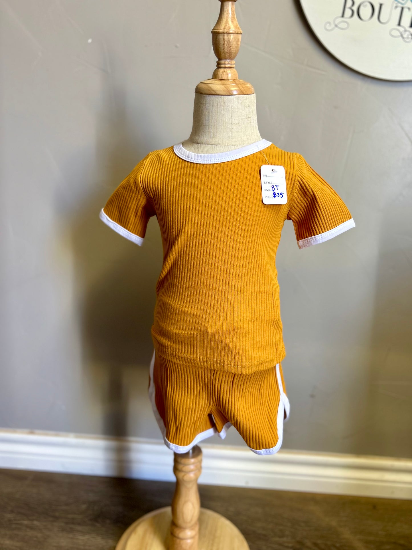 Mustard track short set